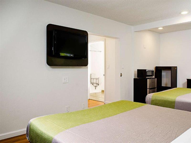 Motel 6-Modesto, Ca - Downtown ภายนอก รูปภาพ