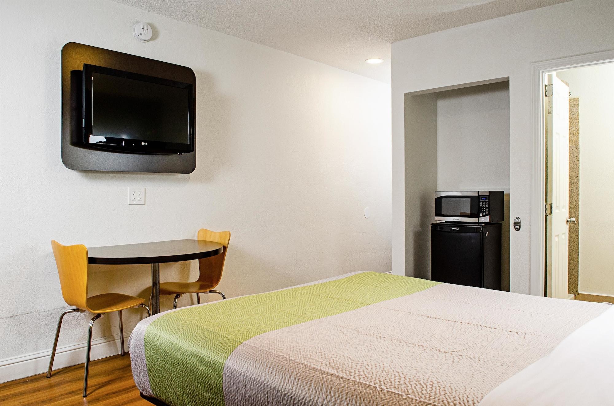 Motel 6-Modesto, Ca - Downtown ภายนอก รูปภาพ