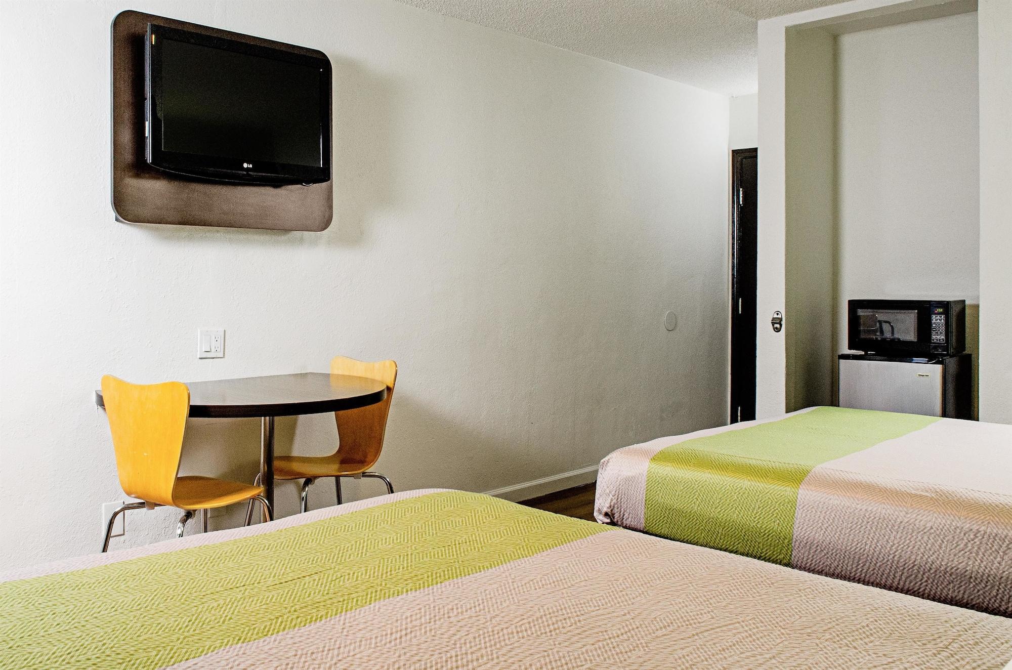 Motel 6-Modesto, Ca - Downtown ภายนอก รูปภาพ