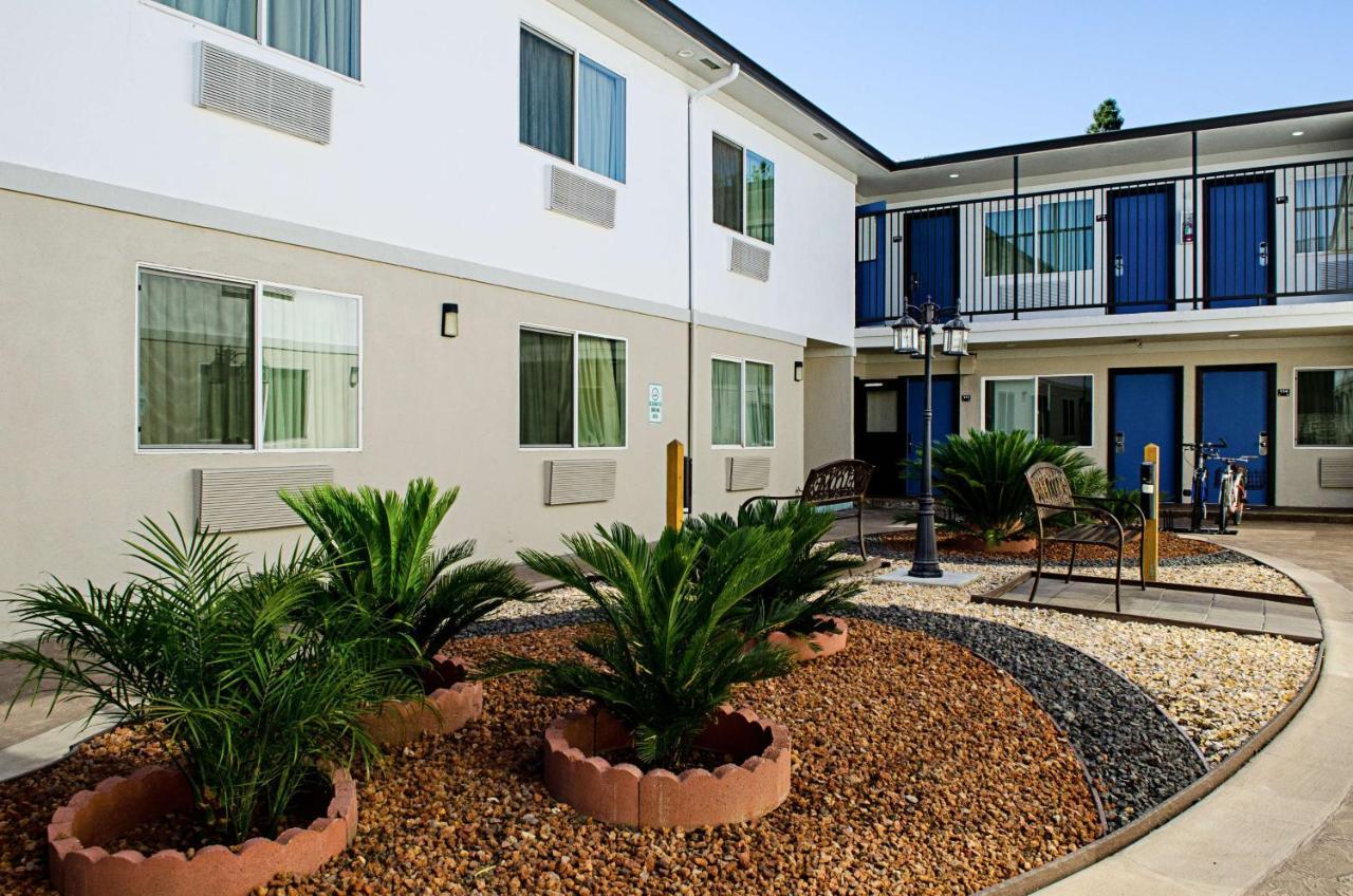 Motel 6-Modesto, Ca - Downtown ภายนอก รูปภาพ