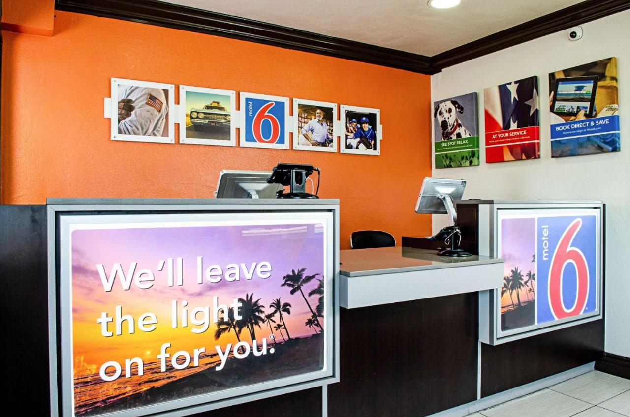 Motel 6-Modesto, Ca - Downtown ภายนอก รูปภาพ