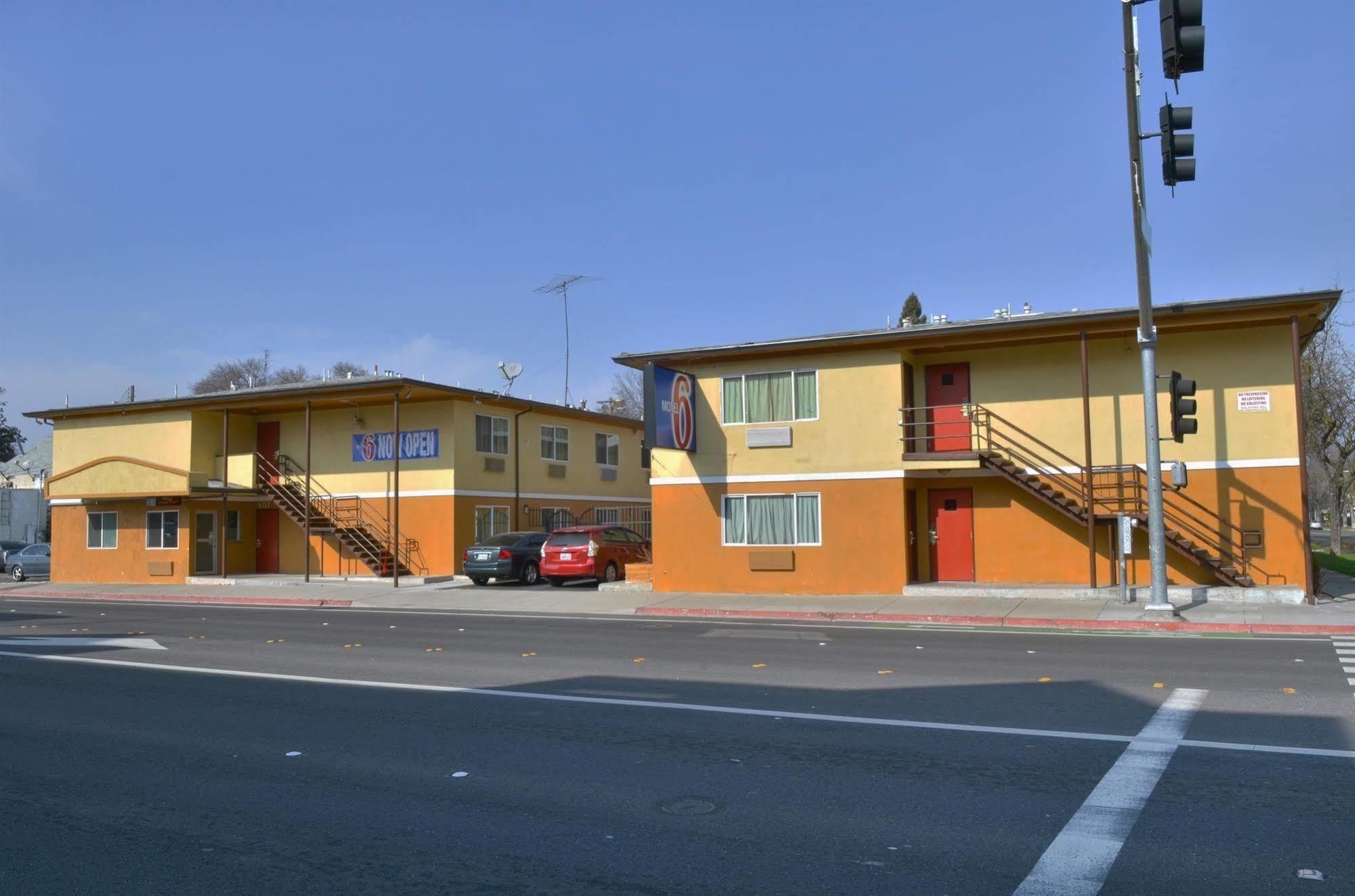 Motel 6-Modesto, Ca - Downtown ภายนอก รูปภาพ